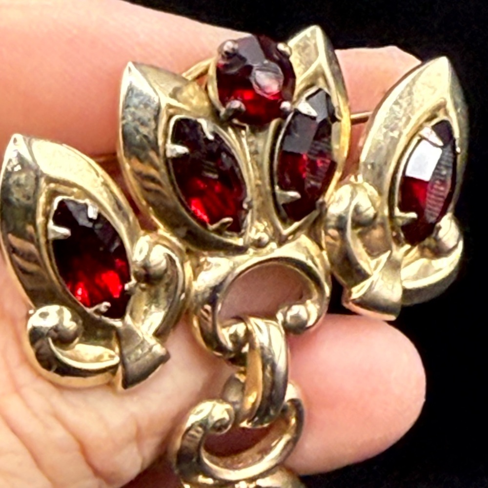 PRICE IS FIRM - Pyrope Garnet Vintage Edwardian 10K/Platinum Waterfall Brooch - Picture 3 of 16